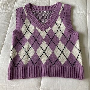 Cropped purple sweater-vest